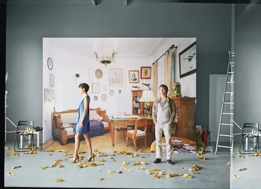 Платье, CK Calvin Klein; туфли, Fabi; куртка, Ermenegildo Zegna; кардиган, D футболка и джинсы, United Colors of Benetton; кеды, Lacoste. Платье, CK Calvin Klein; туфли, Fabi; куртка, Ermenegildo Zegna; кардиган, D футболка и джинсы, United Colors of Benetton; кеды, Lacoste.