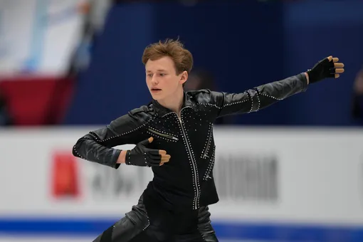 Американский фигурист Илья Малинин первым в истории чисто исполнил четверной аксель — самый сложный прыжок в фигурном катании Американский фигурист Илья Малинин первым в истории чисто исполнил четверной аксель — самый сложный прыжок в фигурном катании
