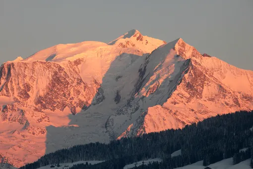 Французский альпинист получит половину драгоценных камней, найденных им на Монблане в 2013 году Французский альпинист получит половину драгоценных камней, найденных им на Монблане в 2013 году